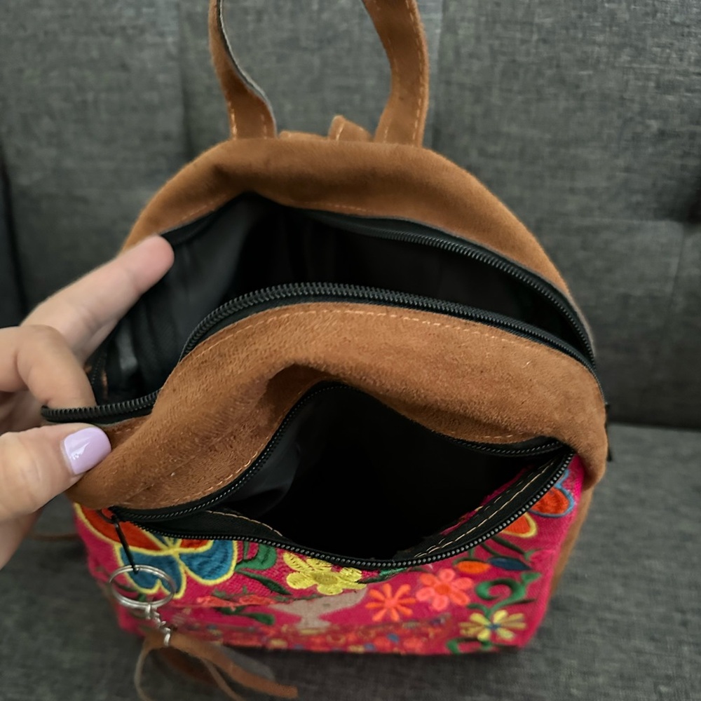 Embroidered bag - Picture 3 of 5